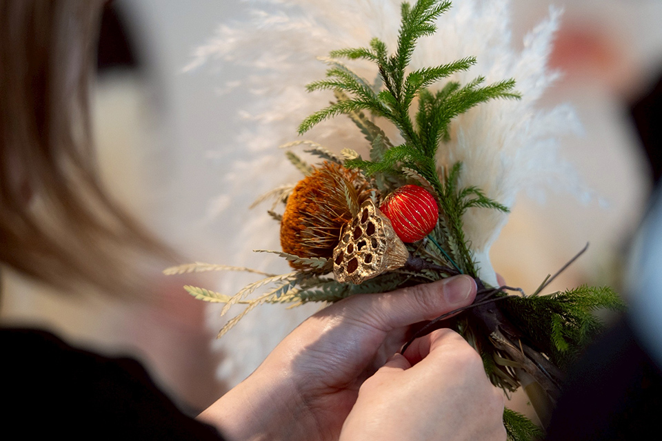 梅の枝を使用した正月飾り